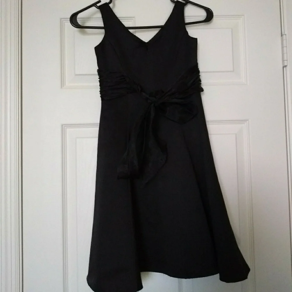 David's Bridal Girls Size 6 Black Dress with Bow - Picture 3 of 6